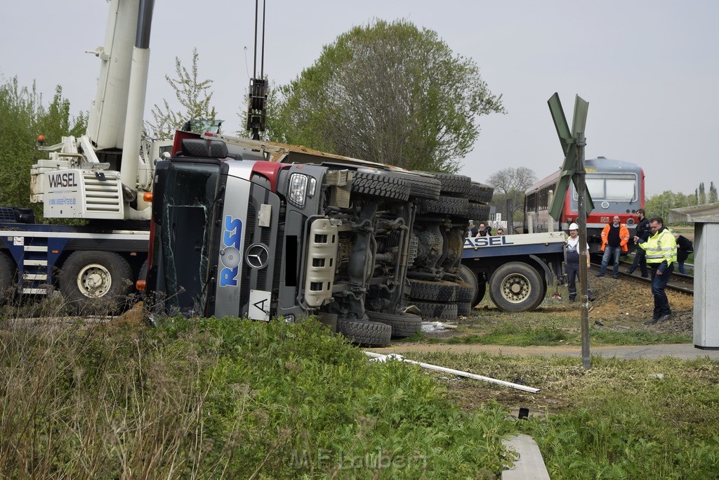 Schwerer VU LKW Zug Bergheim Kenten Koelnerstr P449.JPG - Miklos Laubert